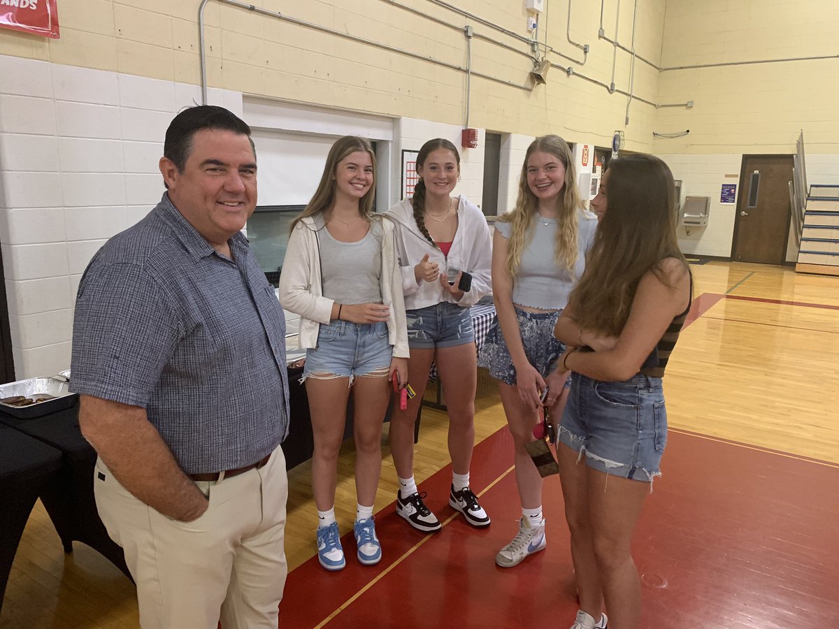 MhillMike's tweet photo. The Senior Cookout is the first of many gatherings and celebrations for our seniors. Let's make it a great year, Class of 2024! https://t.co/uHC0zHuWDK