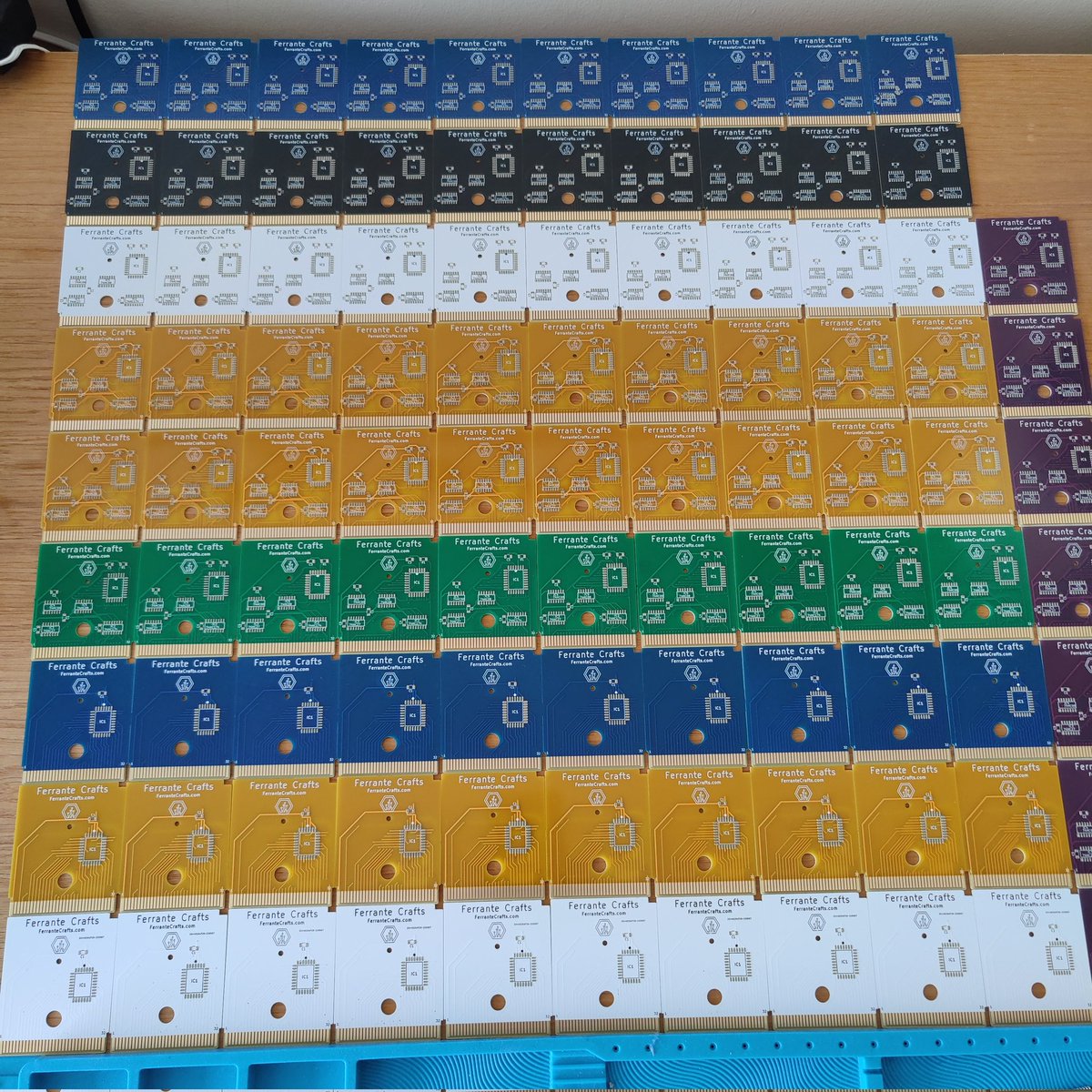 Can you tell I need to restock on cartridges? Been doing some soldering this weekend😄

#gameboy #gbdev #pcb #nintendo #soldering #retrogaming