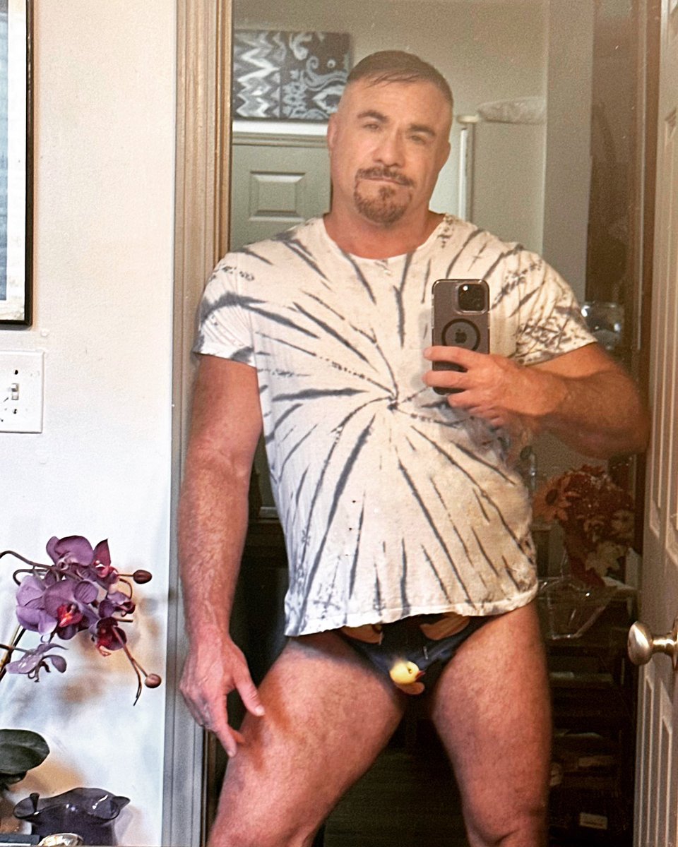 gardnerdh's tweet photo. #sundayfunday #pooltime #atl #atlrealmen #gayatlanta #gaysofinstagram #gaybear #gaybeard #gayswithbeards #hairychest #speedo #rubberduckies🐤 #8days👁️ https://t.co/og7I4dB28Z https://t.co/BiZM2s4EBp