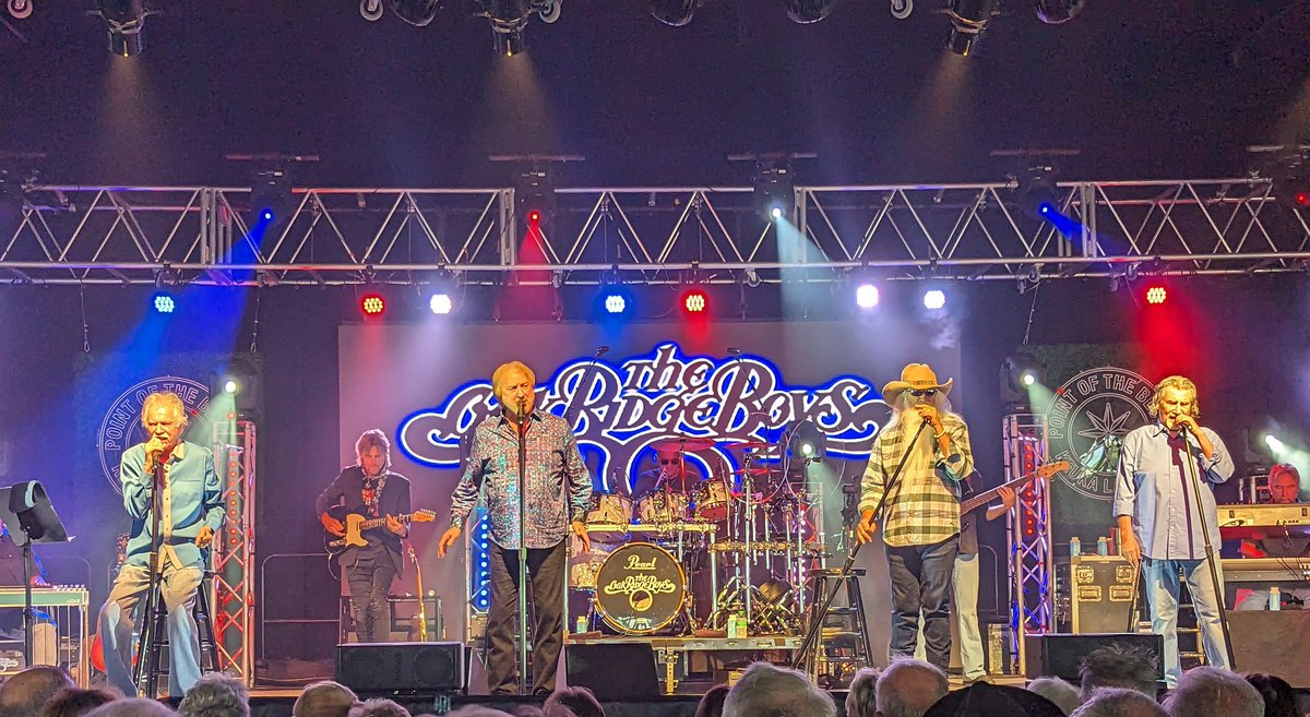 These guys have been helping make memories for me with their voices as far back as I can remember!
These days, they do with their kindness, and friendship as well. 
They have a song called 'Did I Make A Difference'.
My answer to that?
Yes, you have ❤️
@joebonsall @oakridgeboys