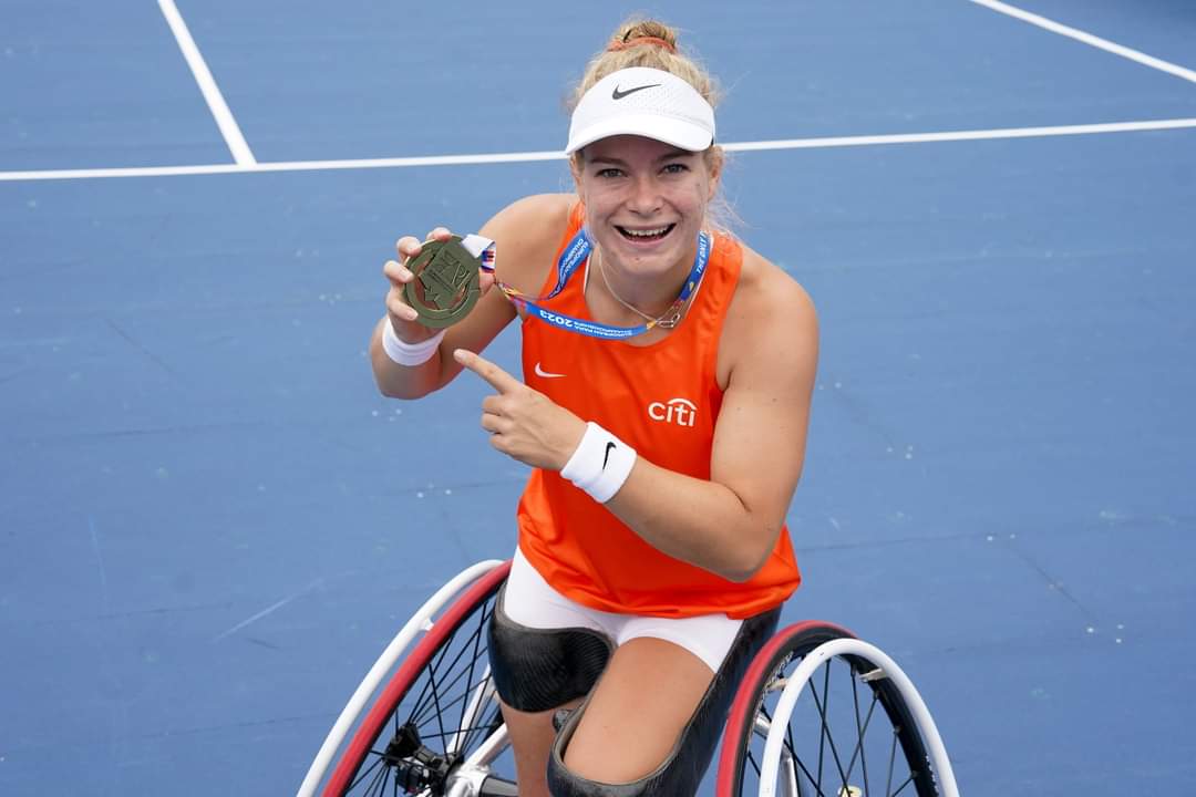 Ik mag mij de eerste, echte 'European wheelchairtennis Champion Singles and Doubles' ooit noemen! 

Foto: @fotoMathilde  

#EPC2023 #Rotterdam #RoadtoParis2024 #Renault #Calvé #Lumosa #Nike #Citi #SunriseMedical #MatrixFitness #YonexBenelux #eHealth88 #Sportstories