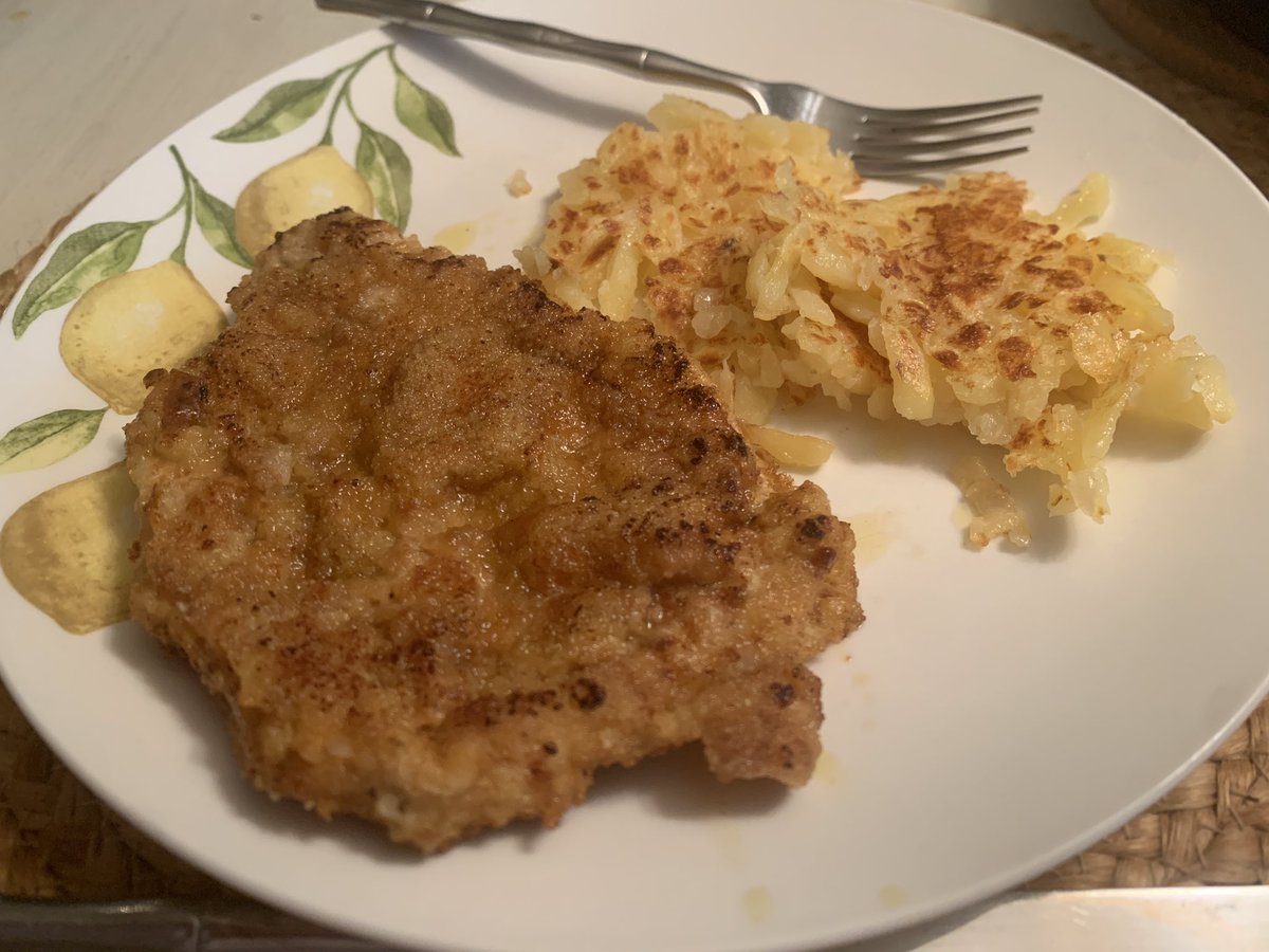 mygermanrecipes's tweet image. Schnitzel and Rösti- find the recipe for schnitzel on mybestgermanrecipes.com
#Germany #germancooking