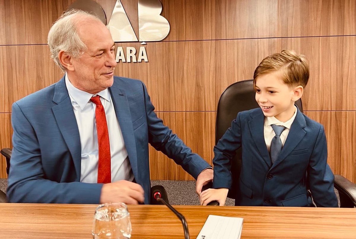 cirogomes's tweet photo. Meu pai é o meu exemplo. Meus filhos são a minha base. Meus grandes amores. Feliz Dia dos Pais! https://t.co/BYW0FjNWxy