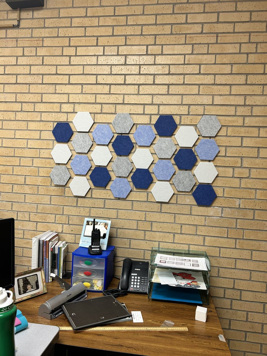 debikellogg70's tweet photo. I am a 19 year teacher who works as a support teacher… data, assessments and site technology specialist… my job doesn’t get a classroom budget … I want to spoil teachers in the professional dev. Room… will you help?? #clearhthelist2023  https://t.co/EPF4m2deXc https://t.co/phbrjjenuP