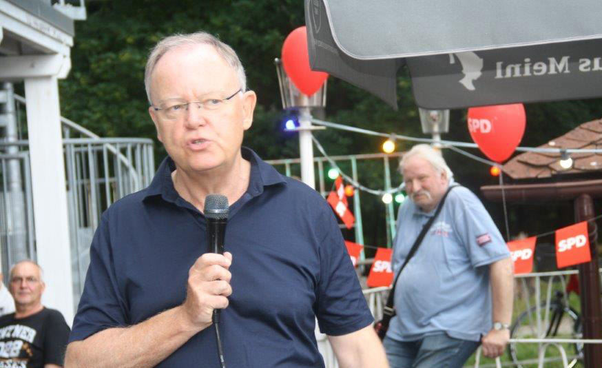 Bei unserem Kleinen Sommerfest am Blauen See in Misburg waren gestern ca. 150 Gäste in bester Stimmung, darunter Ministerpräsident Stephan Weil und Regionspräsident Steffen Krach sowie zahlreiche Menschen außerhalb der SPD und viele Vertreter*innen örtlicher Vereine.