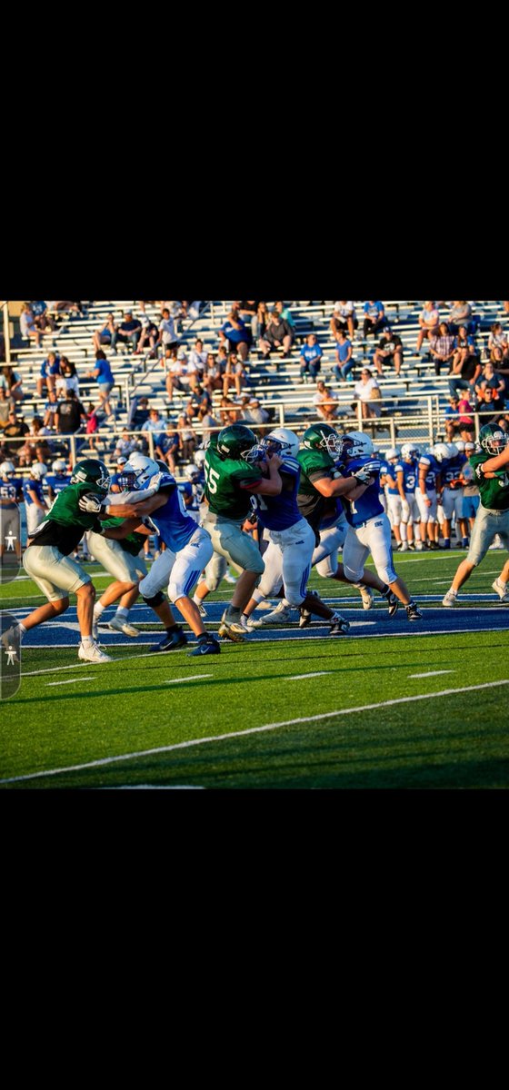 SOHighFootball's tweet image. The #BigGreenWall is coming for you. Photo by @JamaFinney. #godragonsgo #dragonden #fridaynightlights #football #lineman #StayLowAndYouCantGo #burnem #sohsFootball @SOHSDragons @TheSOHSLair @barstoolsports @overtime @OldhamEraSports @Rivals @TAProfileAPP @CainSams