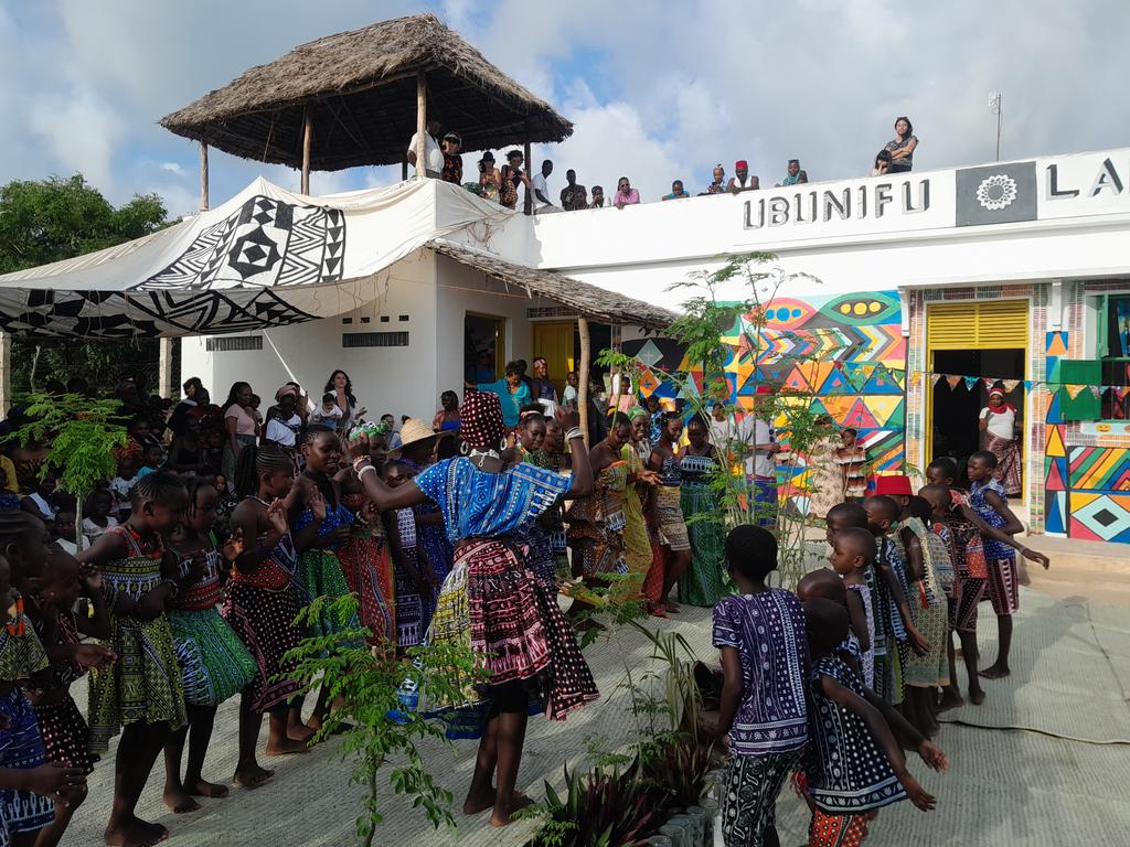 Mekatilili led her people to war on August 13, 1913 at Kwa Hawe Wanje, Chakama in Malindi. She is the first person to take part in Kenya’s independence struggle. She likened herself to a mother of chicks in defence of the villagers. Mekatilili Wa Menza day celebrations.
#lamuarts