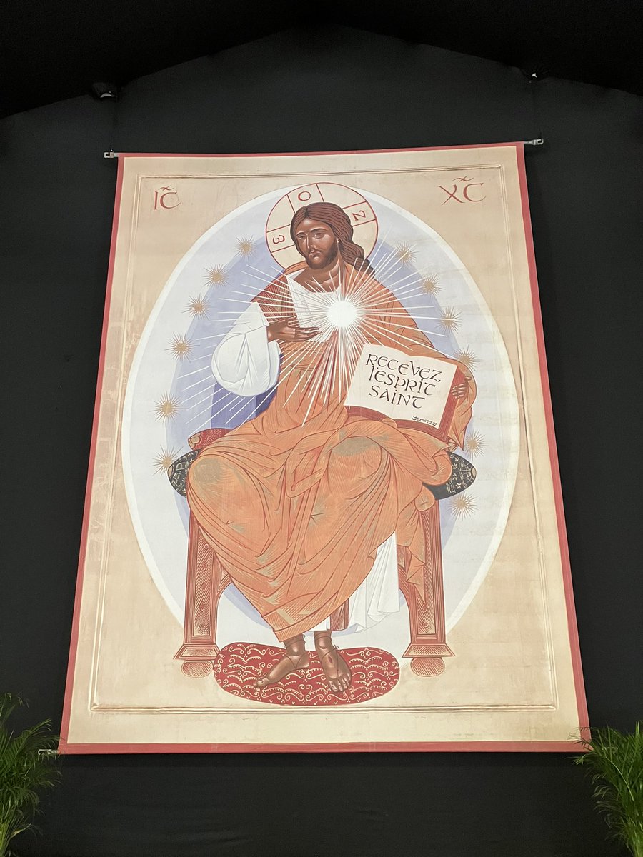 ldeboissieu's tweet photo. Belle et motivante session à @sanctuaireparay: Laudato Si’ mis en musique par toute l’Église, prêtres de la @CteEmmanuel, o.f.m. (frère Éric Bidot, venu avec une relique de St François d’Assise), s.j. (Olric de Gélis, Xavier de Bénazé) et al. 🙏🔥🌱#louanges #formation #espérance https://t.co/GQcVZEIzXf