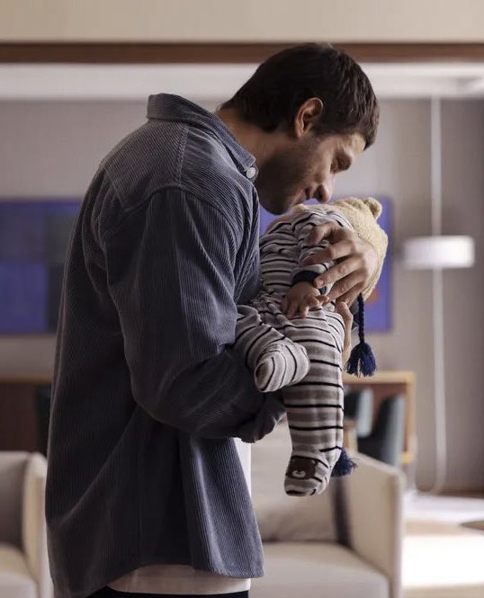 feliz dia dos pais para o papai do <a href="/Baby_fuan/">💙Jorginho💙</a> !! é lindo ver a conexão de vocês, o carinho e até me impressiona o quão são parecidos 😂! obrigada por se fazer tão presente e ter esse lado paternal admirável.