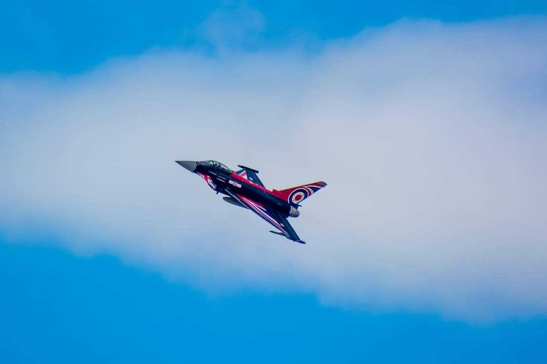 diamondeyes33's tweet photo. Bring on the noise!
Goosebumps galore ๐
Another fabulous display by @RAFTyphoonTeam at @blackpoolairuk
#BlackpoolAirShow23 #Typhoon @TyphoonDisplay #bringonthenoise https://t.co/QGZFFXmhTi