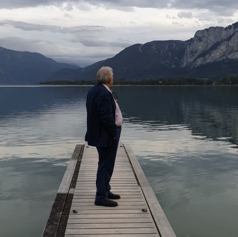 Bir Şehir Nasıl Gezilir? 
- Bir şehri ilk defa görüyorsanız, bir dakika bile dinlenmeyeceksiniz.
- Yürüyeceksiniz. Gençsiniz ve bir şehirde gönlünüzce yürümüyorsanız orayı gezdiğini söyleyemezsiniz.
- Bir şehre ilk defa gidiyorsanız çok yoğun bir program yapacaksınız, illa ki