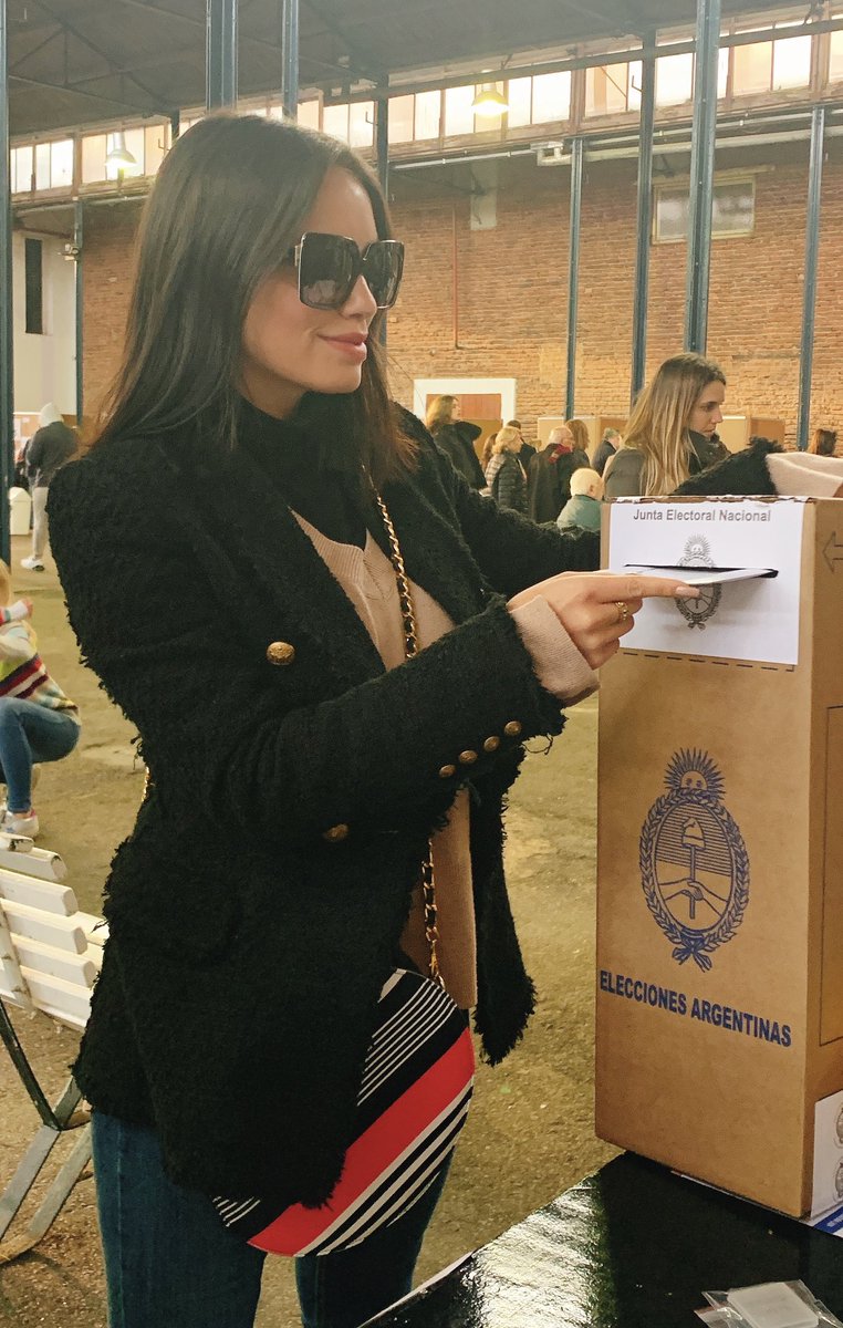 aagostinatw's tweet photo. Lali yendo a votar// yo yendo a votar https://t.co/oIJS5pbfSe