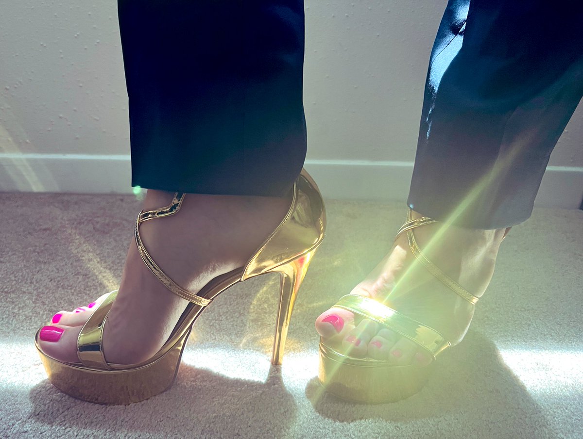 Wolfpause1's tweet photo. Click tags to search my Twitter teasers
#TopFeetWP
#FootjobsWP
#MicroWP
#HighHeelsWP
#FoodTrampleWP
#DominationWP
#NylonsWP
#HairyLegsWP
#DirtyFeetWP
#ToewigglingWP
#JOIWP
+ easter-egg tags to discover https://t.co/yhNVRX38v2