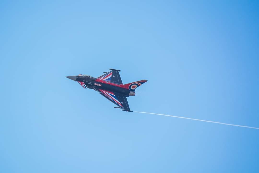 diamondeyes33's tweet photo. And another few shots from yesterday!
Wow @RAFTyphoonTeam
#BlackpoolAirShow23 #Typhoon @TyphoonDisplay #bringonthenoise https://t.co/dwbB5CgO4w