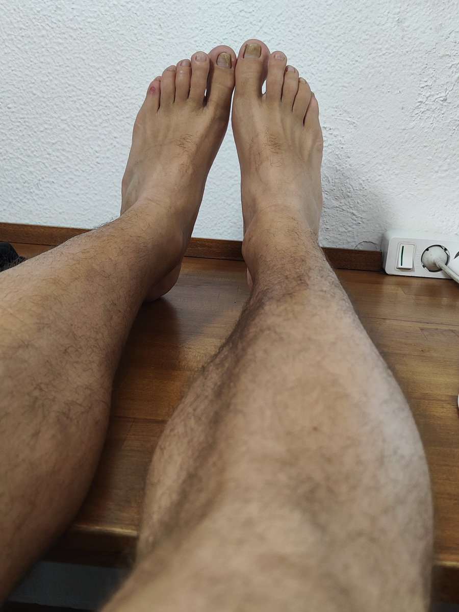 ThEbig50foot's tweet photo. #feet #feetpic #feetcontent #feet_lover #feetfinder #feetfethish #feetfetiche #pies #bigfoot #big #size50 #size15 #bigboy #foot https://t.co/ZexJ2XKMKw