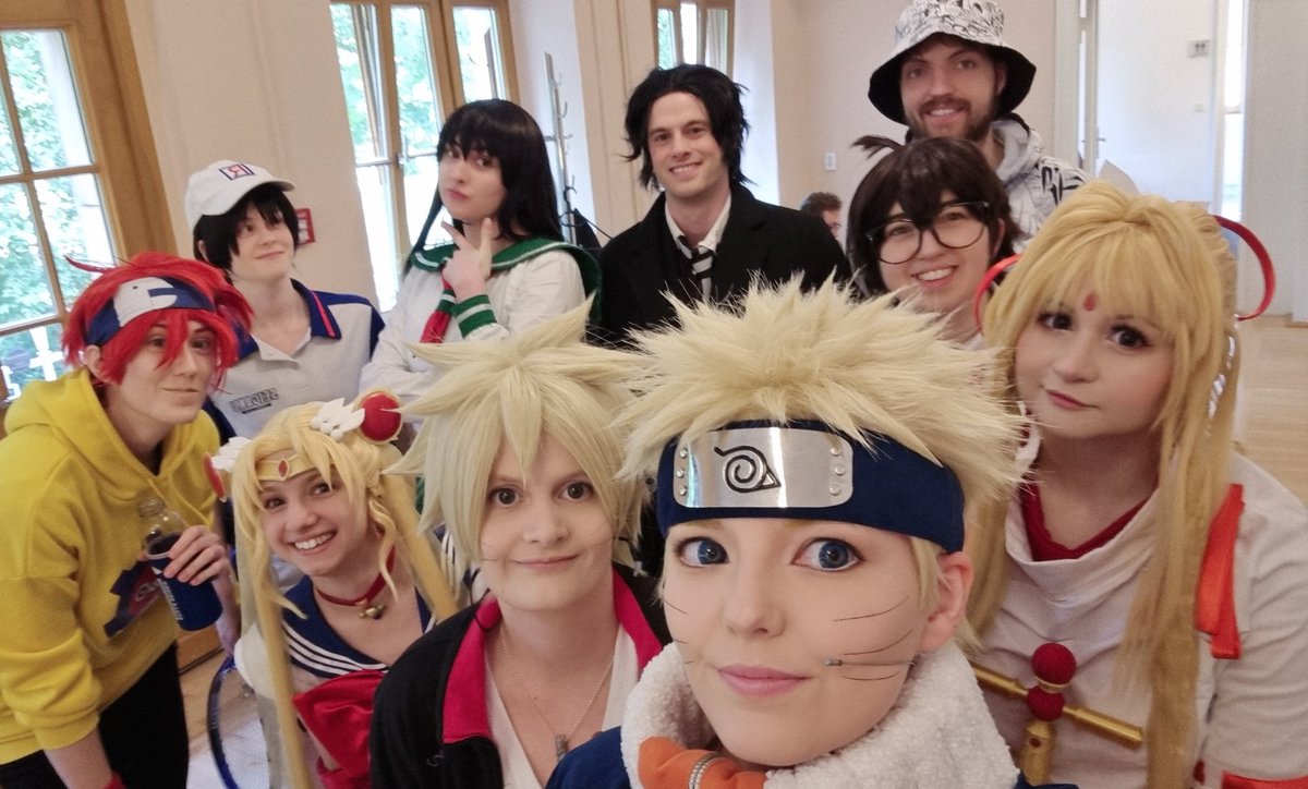 Wir sind von der @Contaku zurück und können euch nicht genug danken!
Jetzt müssen unsere Ohren sich erstmal von eurem Gejubel erholen, bevor es dann nächste Woche zur @NipponCon nach Bremen geht. ♡

Bis dahin!