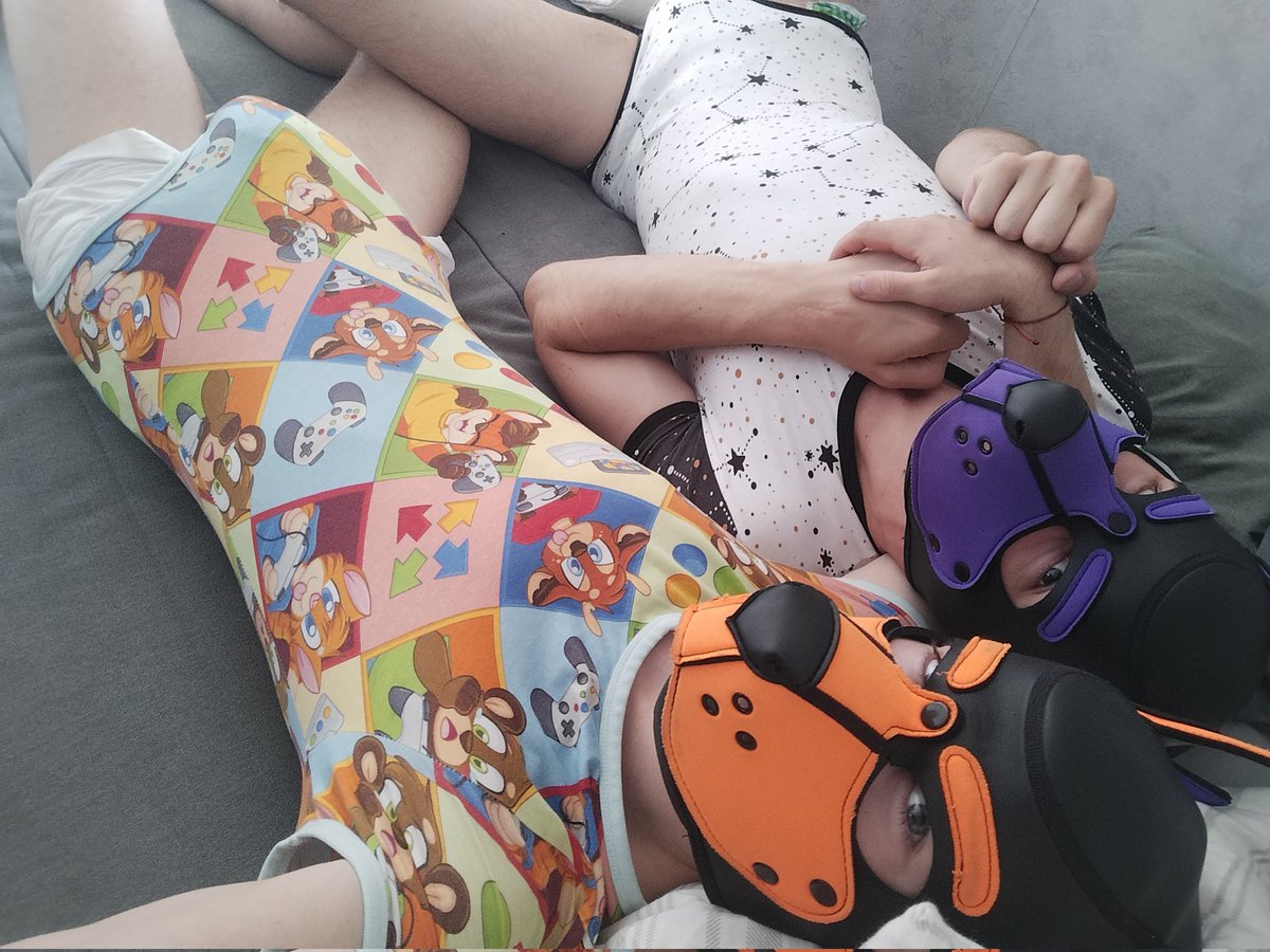 ReplaysPup's tweet photo. On commence la journée en bébé avec @Matsu0_sub ,puis petite promenade sur Caen avant d'aller chercher un drive chez BK comme deux bons chiots 🐶🦊💜🧡 https://t.co/Z7a5B4XxtL