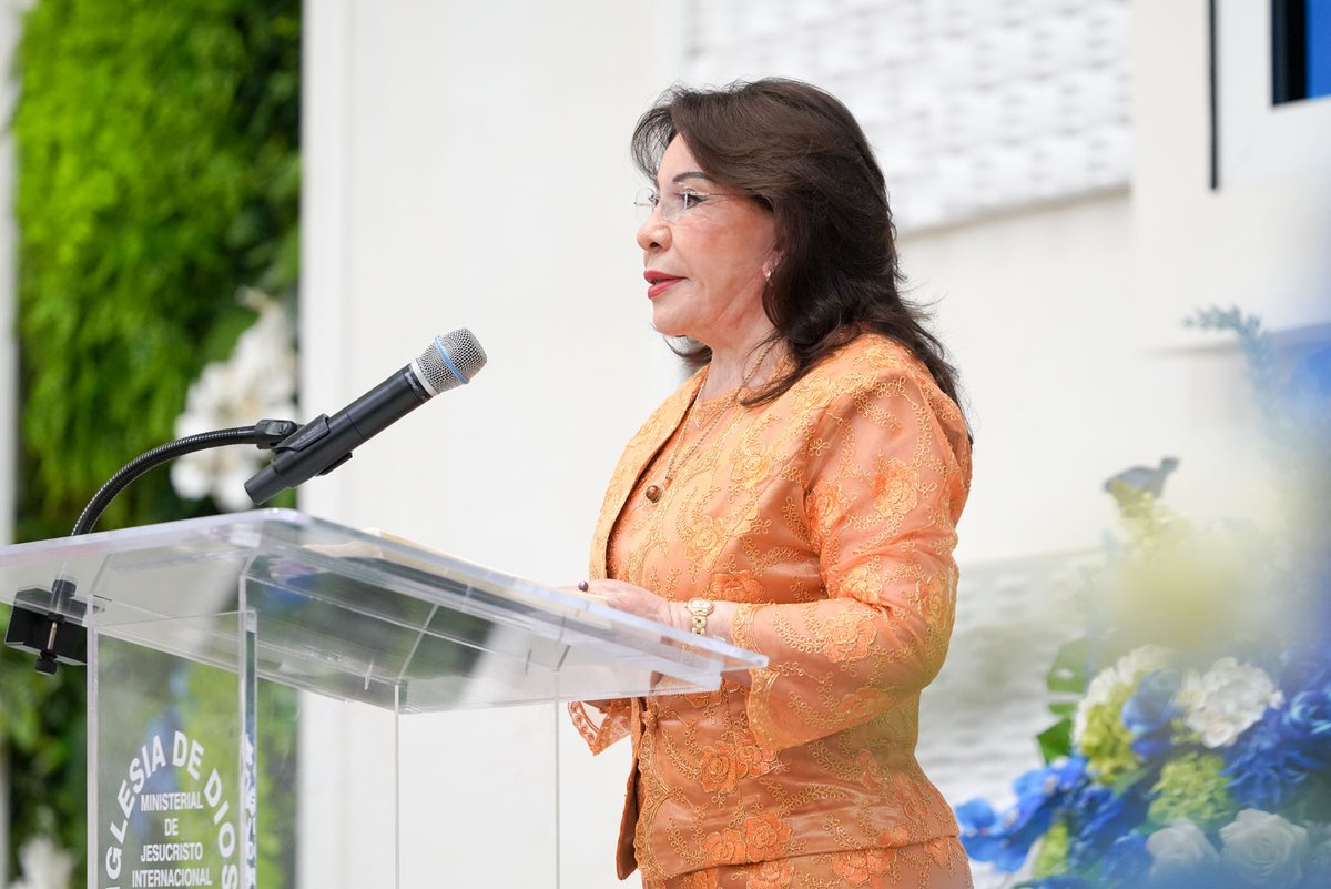 MLPiraquive's tweet photo. Compartimos algunas fotografías de la enseñanza Hechos 10, transmitida el 13 de agosto de 2023 a través de nuestro canal de YouTube, desde la Iglesia de Dios Ministerial de Jesucristo Internacional en Weston, Florida, Estados Unidos. @MLPiraquive 

Ver la enseñanza en: https://t.co/oNFrGLRiyr