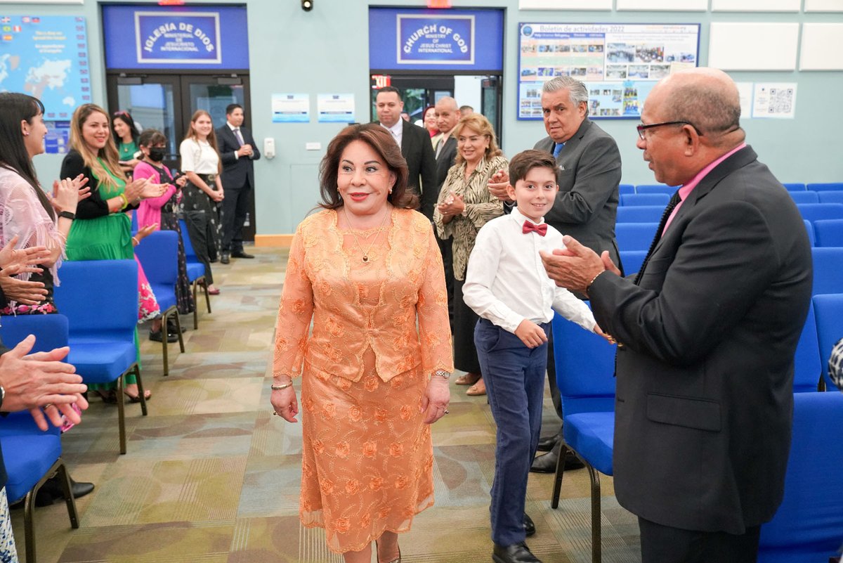MLPiraquive's tweet photo. Compartimos algunas fotografías de la enseñanza Hechos 10, transmitida el 13 de agosto de 2023 a través de nuestro canal de YouTube, desde la Iglesia de Dios Ministerial de Jesucristo Internacional en Weston, Florida, Estados Unidos. @MLPiraquive 

Ver la enseñanza en: https://t.co/oNFrGLRiyr