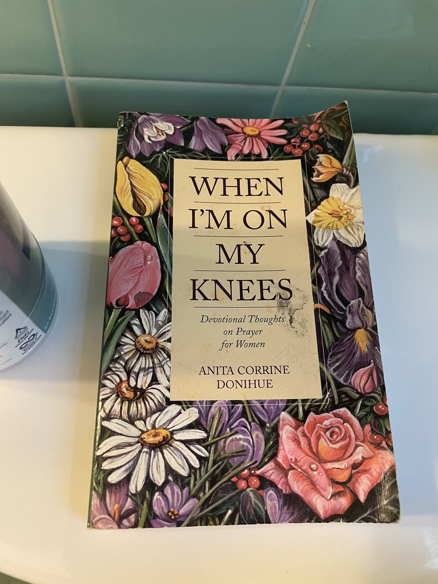 Cwatson760's tweet photo. The back of my grandmas toilet https://t.co/YgY3wP0vFJ