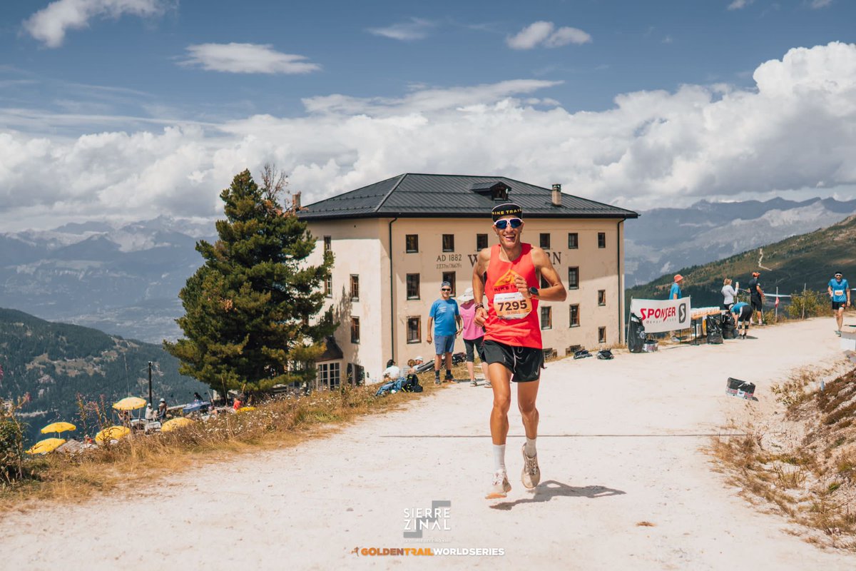 Han tenido que pasar 50 años para ponerme mi primer dorsal en <a href="/SierreZinal/">Sierre Zinal</a> me lo he pasado tan bien que creo que no voy a dejar pasar tanto para volver. Goal: S-Z 2024 🤟🏼 

📷 <a href="/martyvalmassoi/">martina valmassoi</a>