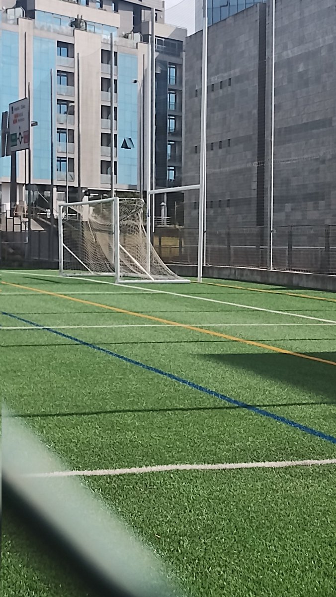 nitramracso's tweet photo. Como corresponde al #pilgrimtour , me he acercado al campo de rugby de la Universidad de Santiago , donde juega sus partidos el @RugbySantiago para fotografiar sus H's y así obtener la #H97 . https://t.co/60fiuO1Arl