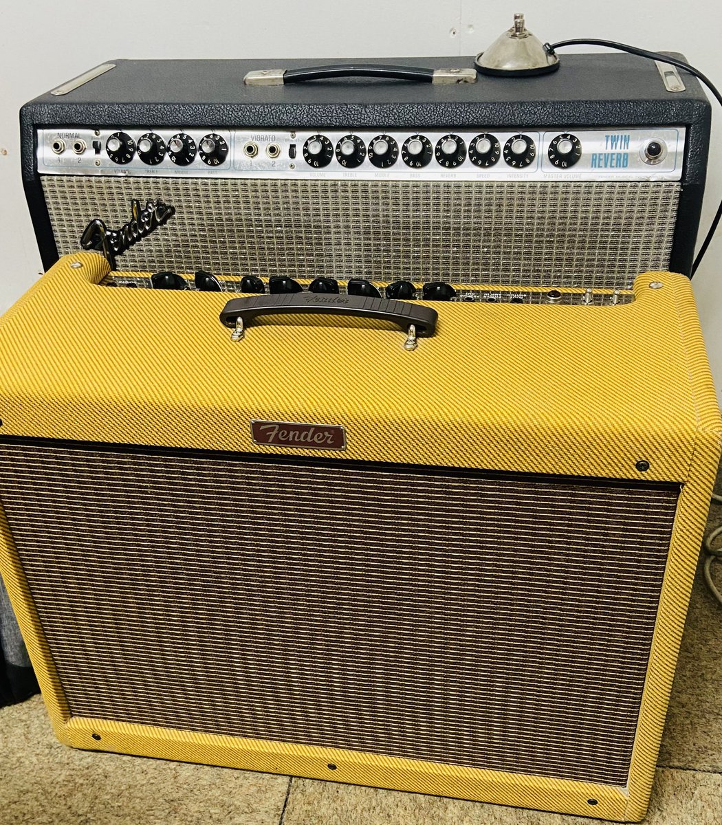 BenRailwayRobey's tweet photo. You have a Festival Gig coming up, which amp are you taking?
A-@Fender Twin Reverb (original 1975)
B- #fender Blues Deluxe Reissue (1992)
#amp #tubeamp #valveamp #bluesdeluxe #twinreverb #guitar #guitarist #musician https://t.co/qzQfnIiunj