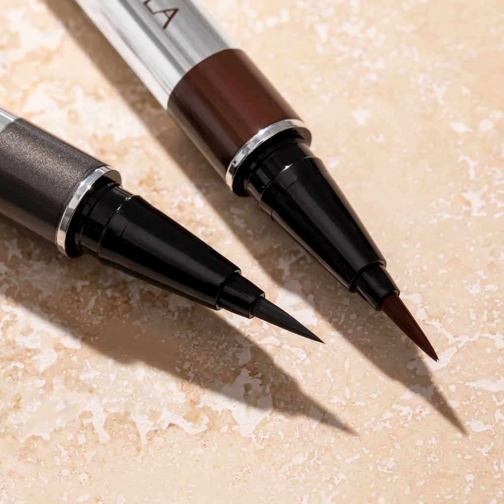 PFCosmetics's tweet image. Let the eyeliner battle begin! Which shade side are you on - the timeless elegance of black or the warm allure of brown? Leave a comment with your pick! 😉
#EyeBoosterEyeliner #PhysiciansFormula
