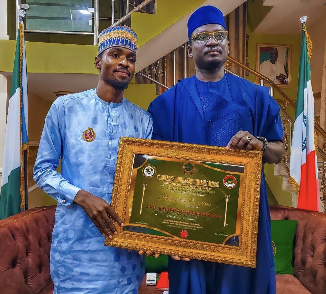 AbdulhamidYaro4's tweet photo. Earlier today, our leader @kabiruAmadu13 received an award of excellent from Students Union Government, AGP chapter. The award was given to him, being him the only member with the highest number of students he sponsored to study in the polytechnic. https://t.co/LAIIRjHfJK
