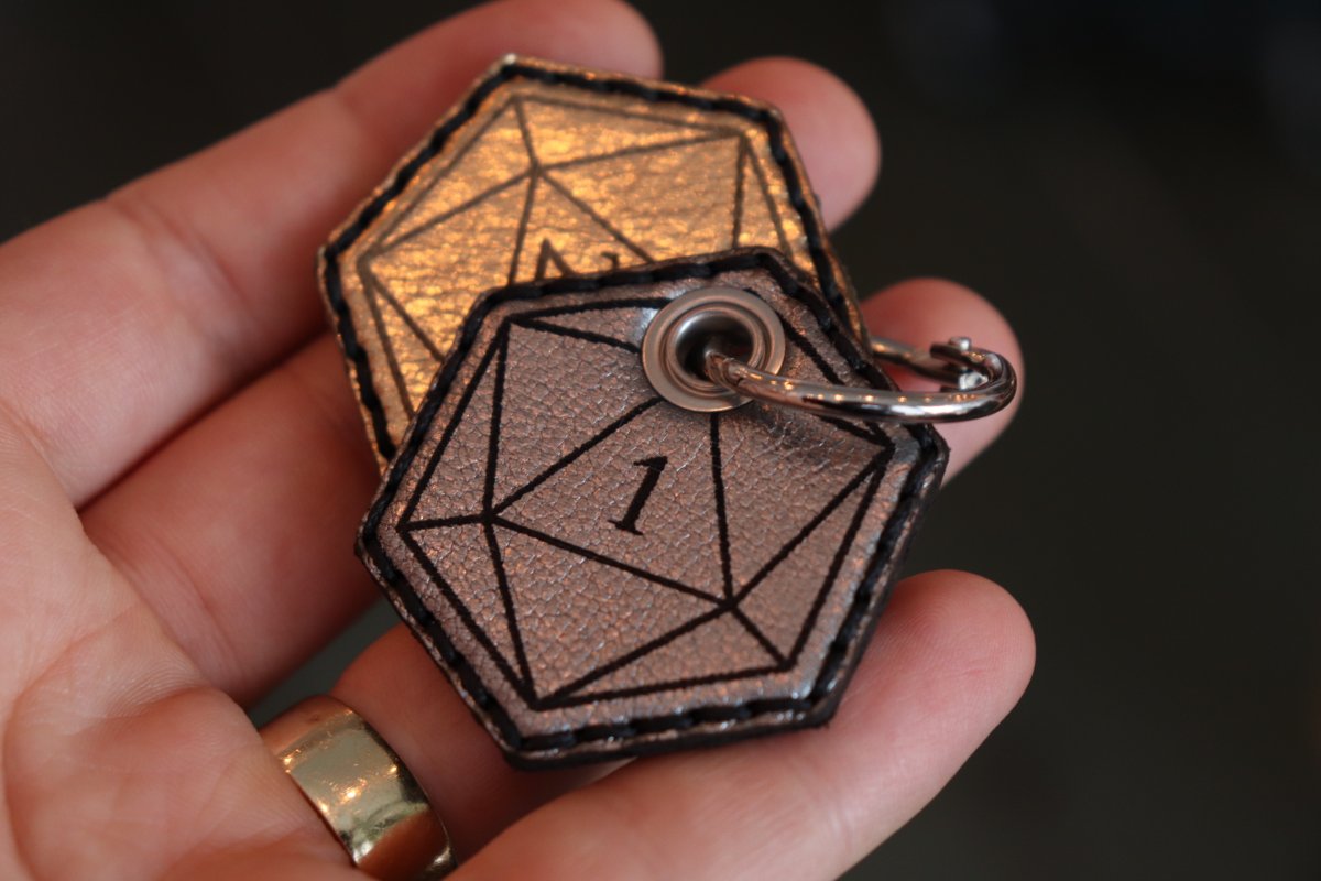 SpeechlessBard's tweet photo. ✨GIVEAWAY!✨

To celebrate reaching 6k+ followers, we're giving away this set of gold/silver leather D2's 🪙

To enter:
- Like, RT, follow
- Leave a comment describing one of your favourite crits (hit or miss!) in your #ttrpg campaign
- Open worldwide
- Ends Aug. 16 at 8PM CEST

#dnd #tabletop #dnd5e #pathfinder #pathfinder2e