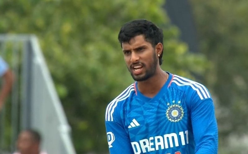 AvengerReturns's tweet image. He can bat.
He can bat.
He can take flying catches.

India has found there hero who&apos;ll rule the next decade alone. ❤️