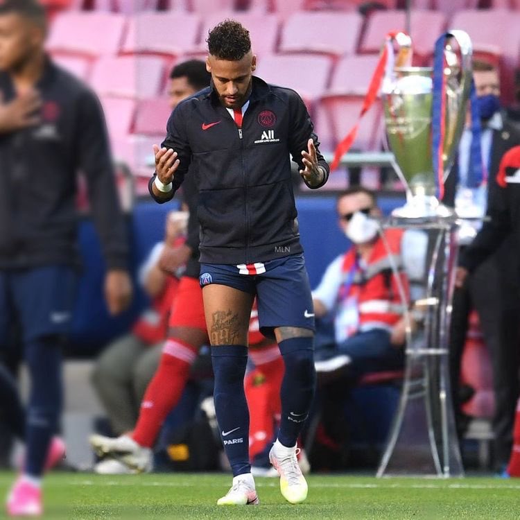 Une chance de t’avoir eu sous notre maillot, merci pour ses nombreux moments, bonne route <a href="/neymarjr/">Neymar Jr</a> ❤️🇧🇷