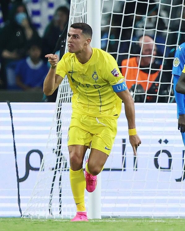 (ليالي كريستيانو)

الرياض مقر نادي #النصر
عزيزي <a href="/Cristiano/">Cristiano Ronaldo</a> 
يقول أوجست رودين
"أحد أعظم النحاتين" : 
"أنا لا أصنع ما تشاهدونه بنفسي ، كنت فقط ازيل الرخام الزائد لاكتشف كيف ستكون الحكاية،
فتأتي قطعتي كما لو انها خرجت من نفسها " .
كذلك انت ياعزيزي ففي كل لقطة أو لعبة تكاد تكون