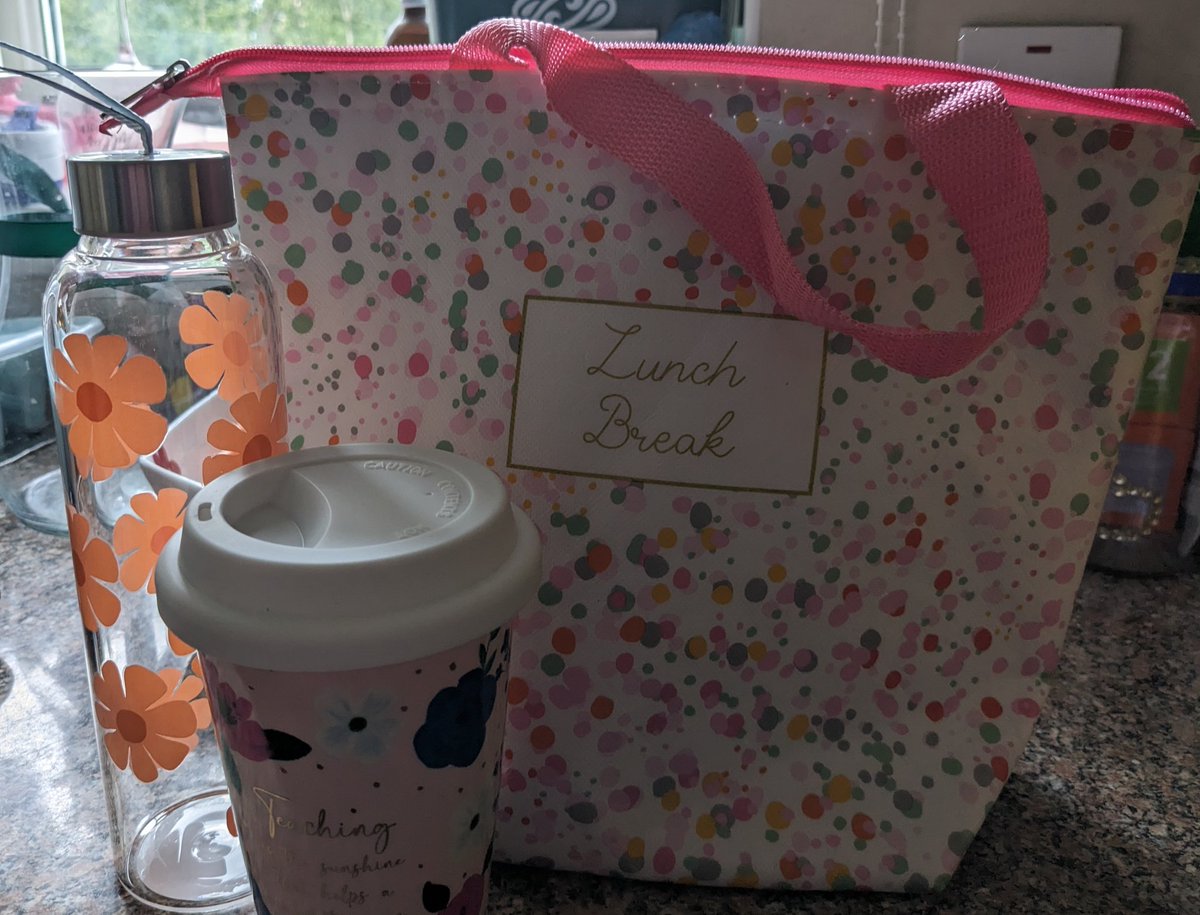 misscmackay's tweet photo. 1 sleep..... So ready and excited to be back to school tomorrow. Lunch packed ✅ outfit picked out ✅ Will be joining @EALGlasgow LOL team this year and can't wait to support Glasgow's learners and staff. 🩷 #BackToSchool23 #AlarmSet⏰ https://t.co/sfmAcqIHEn