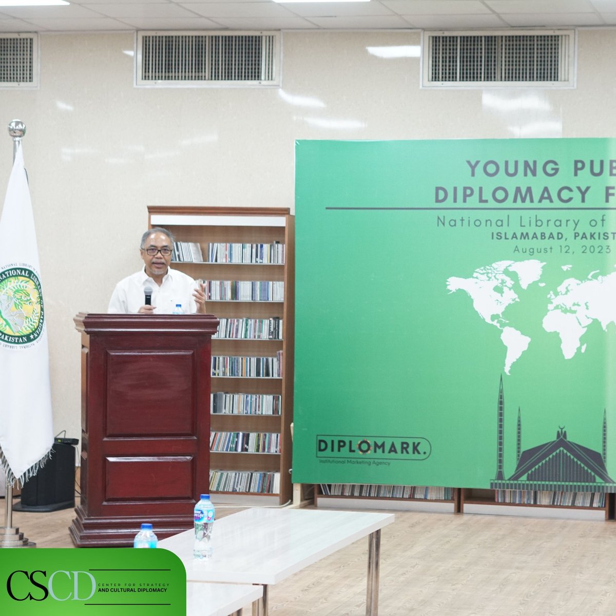 CscDiplomacy's tweet image. 2. Highlights from event "Young Public Diplomacy Forum," held in the capital of #Pakistan.
Ambassador of #Indonesia to Pakistan, His Excellency Mr. Adam M. Tugio marked his presence with a session on role of Public Diplomacy to the youngsters.
#CSCD #Diplomacy @IndonesiainIsb