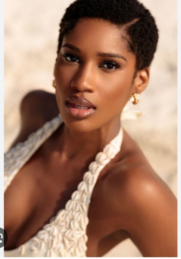 FMiyelani's tweet photo. You were robbed 😭😭😭 #MissSA2023 https://t.co/0QM9glumm7