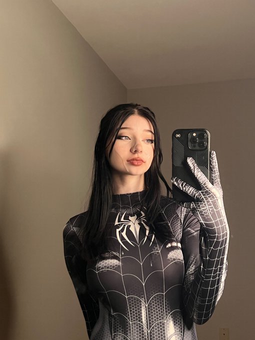 netflix n chill? https://t.co/DuOeNUEZBk