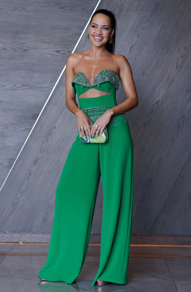 Fancyramusetha's tweet photo. She deserves it. Y'all can go hug a transformer if you like🤣🤣🤣 Well done, Natasha. #MissSA2023 https://t.co/lGEbsNTgil
