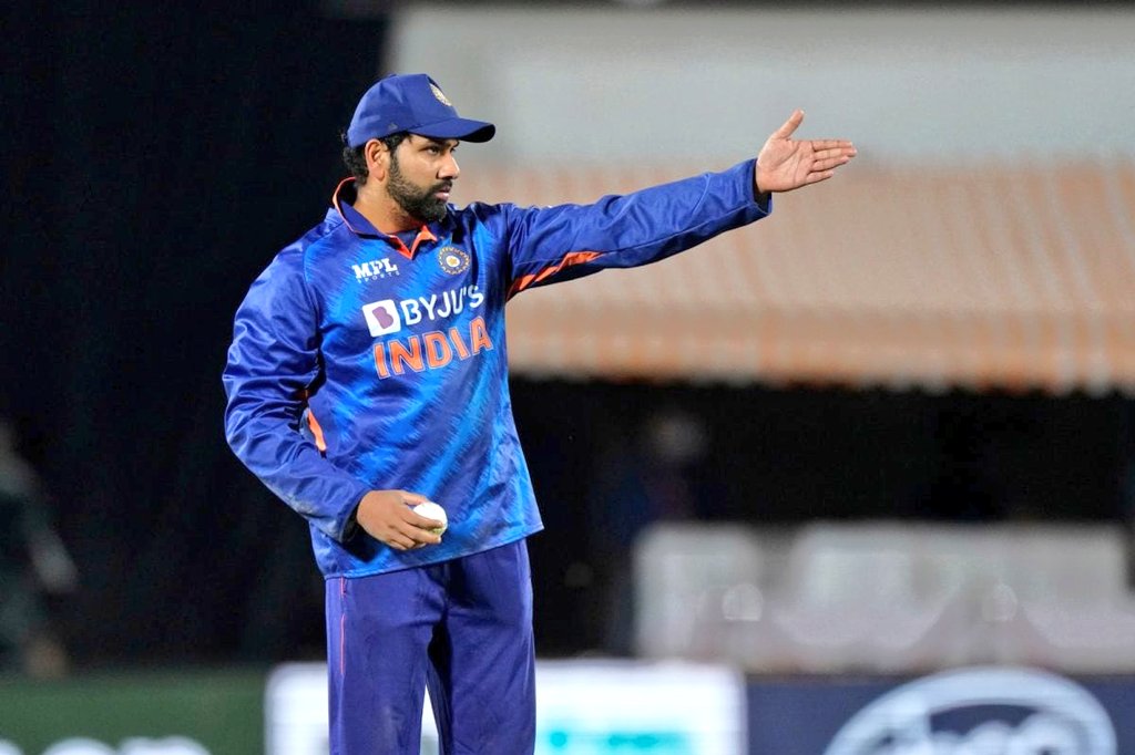 NishaRo45_'s tweet image. Daily reminder: Team India is international RCB without captain Rohit Sharma.

Team India under Hardik Pandya lost series to finished West Indies team.

Replacing captain Rohit Sharma is impossible.  #WIvIND