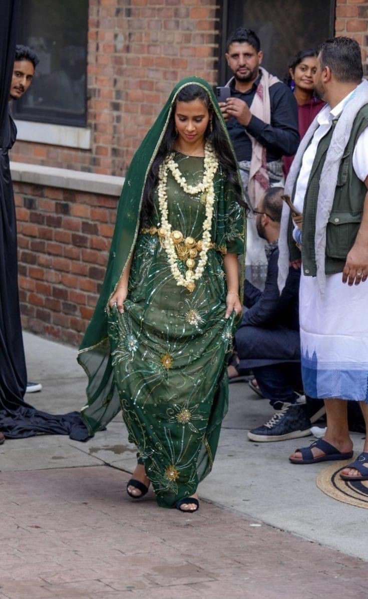 Ahad__Yaseen's tweet photo. #Adeni dress https://t.co/9oW1ElnHqv