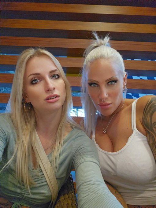 Koffer gepackt, Vorfreude hoch &ndash; Morgen starten wir gemeinsam nach Mallorca! 🌴☀️ Genie&szlig;t euren Abend<a href="/tag/urlaubszeit"class="tags"><span>#urlaubszeit</span></a><a href="/tag/mallorcabound"class="tags"><span>#mallorcabound</span></a>