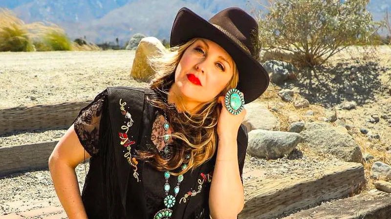 This weeks AOW (Artist Of Week) on OAW is the magnificent Sunny Sweeney  @gettinsweenered. Hear her smash it this week across all the shows below 

Monday 7-9pm - Blue Monday
Wednesday 6-8pm - Lita’s Bakery
Friday 12-1pm The Lunchbox

oaworiginal.com