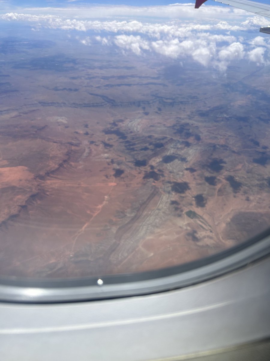 LaversDominique's tweet photo. Where is Norm Catto when you could use a geomorphology lecture ⁦@MUNGeog⁩ #somewherenearlasvegas https://t.co/4wWPhDM3et