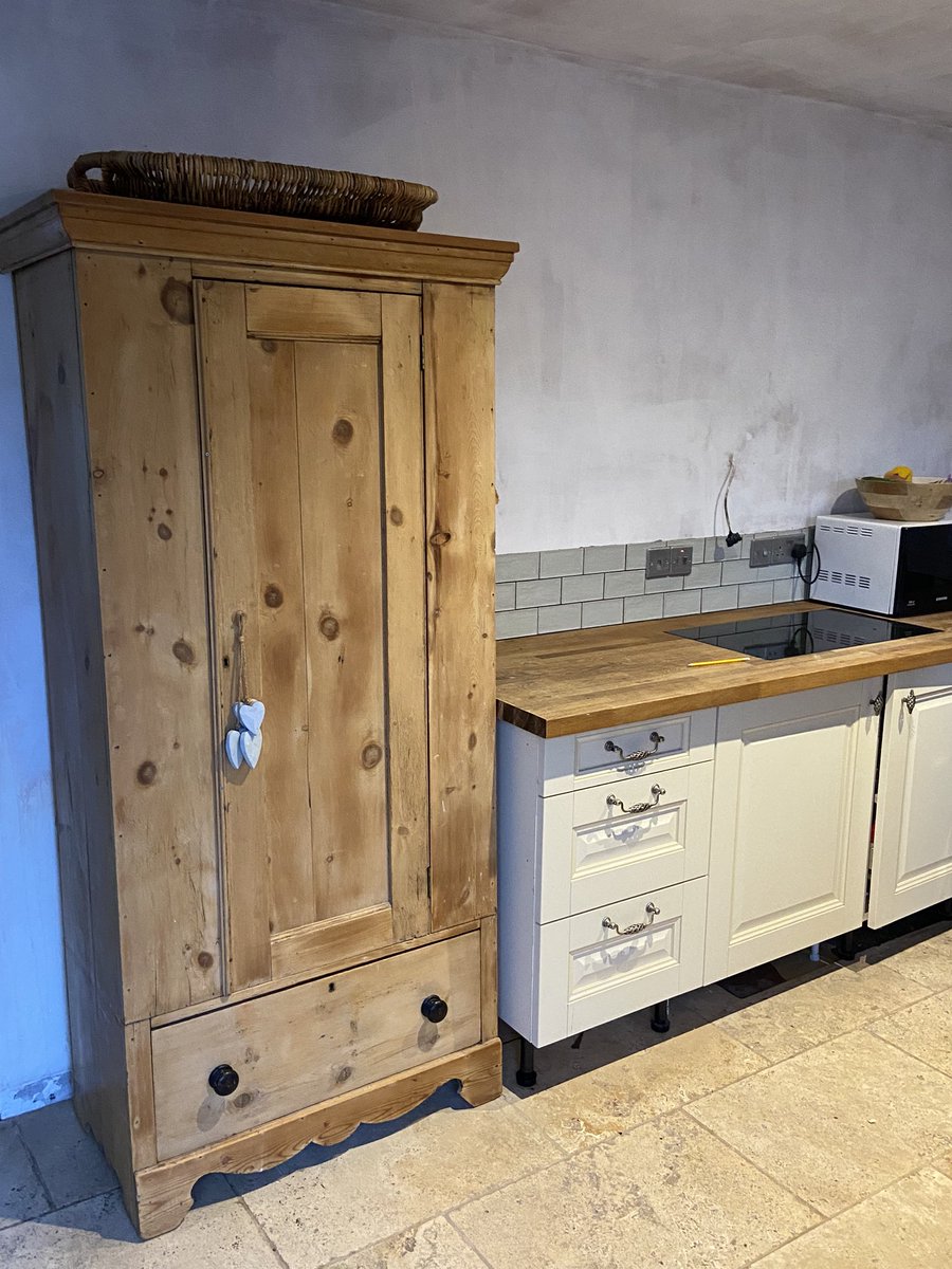 BakerKatyhaynes's tweet photo. having a new kitchen installed (all second hand and mostly free) found this lovely old wardrobe and have created a larder cupboard to create space as i don’t like wall cupboards. So happy with it. love a vision turning into reality #upcycling #newtoyou #secondhandlove #vintage https://t.co/wzPHQ74ubB