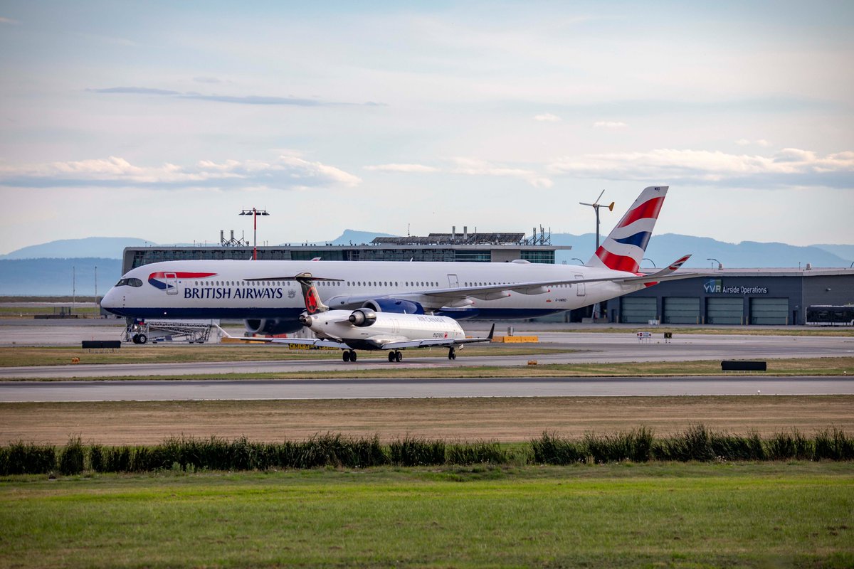 Kent_YVR's tweet photo. Ok, last set on this one 😋 #Speedbird85 #A350-1000 @yvrairport including a size comparison with a CRJ 😎 #A35K #GXWBD #BA85 #Vancouver https://t.co/GwzkRwdrzG