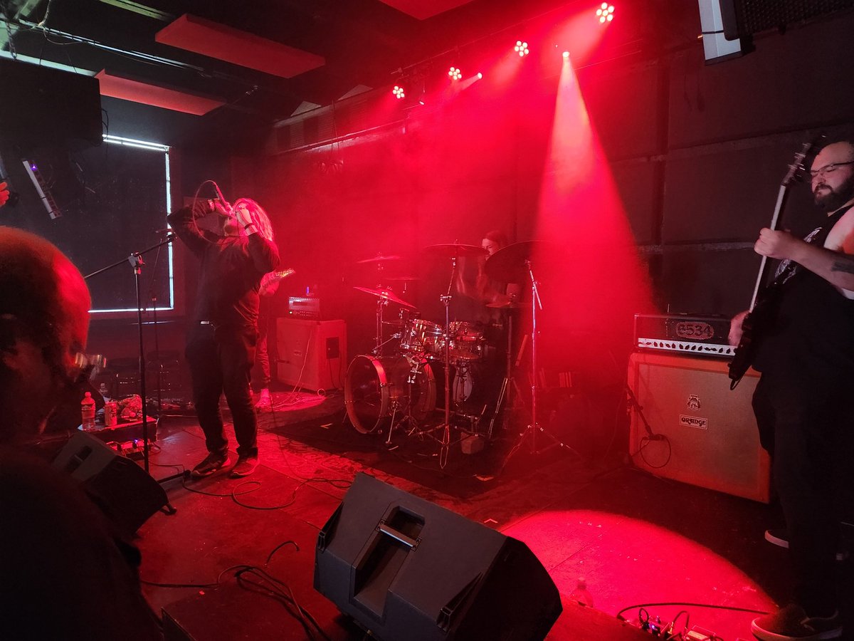 peartnoy's tweet photo. Heavy Hell IV was incredible. Highlight of the day is standing in the pouring rain finally seeing Temple Of Void. #blackcircle #heavyhell #heavyhell4 #mortician #templeofvoid #deceased #cancerchrist #tombstalker #gravesend #flesher #nothingness #aberration https://t.co/0Rkq8AxATf