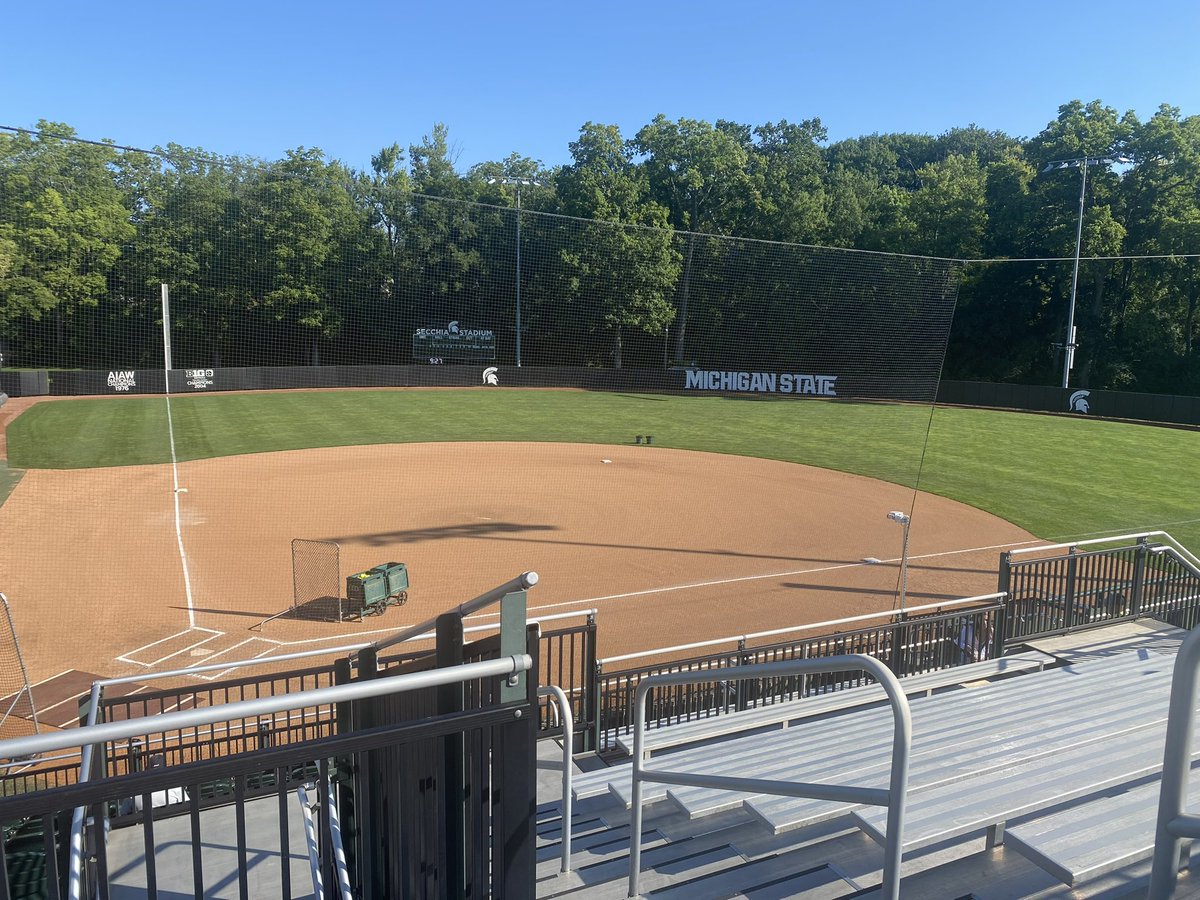 jessiphelps88's tweet photo. I had a great time at @MSU_Softball pitching and catching camp today! Thank you @ShoMcDonald, @CoachDStenger, @WellsBethaney22 and @destiniengland1 for hosting a wonderful camp! It was awesome to learn new techniques, drills and see the campus! @Firecrackers_MI #gospartans💚 https://t.co/HgoY26i3sy