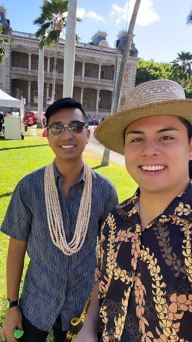 DillonAncheta's tweet photo. Emceeing todays Kama’aina Sunday at ‘Iolani Palace. We’re also collecting donations for #MauiRelief. At noon there will be a special pule for those impacted 🙏🏼 
Come on down, happening until 2 pm https://t.co/o6BMnBx4IG