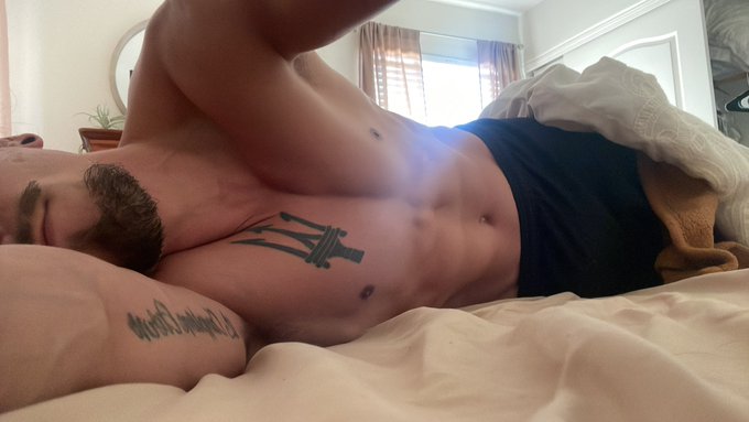 Who wants cuddles https://t.co/mCsr4qIc4p<a href="/tag/hussiemodels"class="tags"><span>#hussiemodels</span></a>