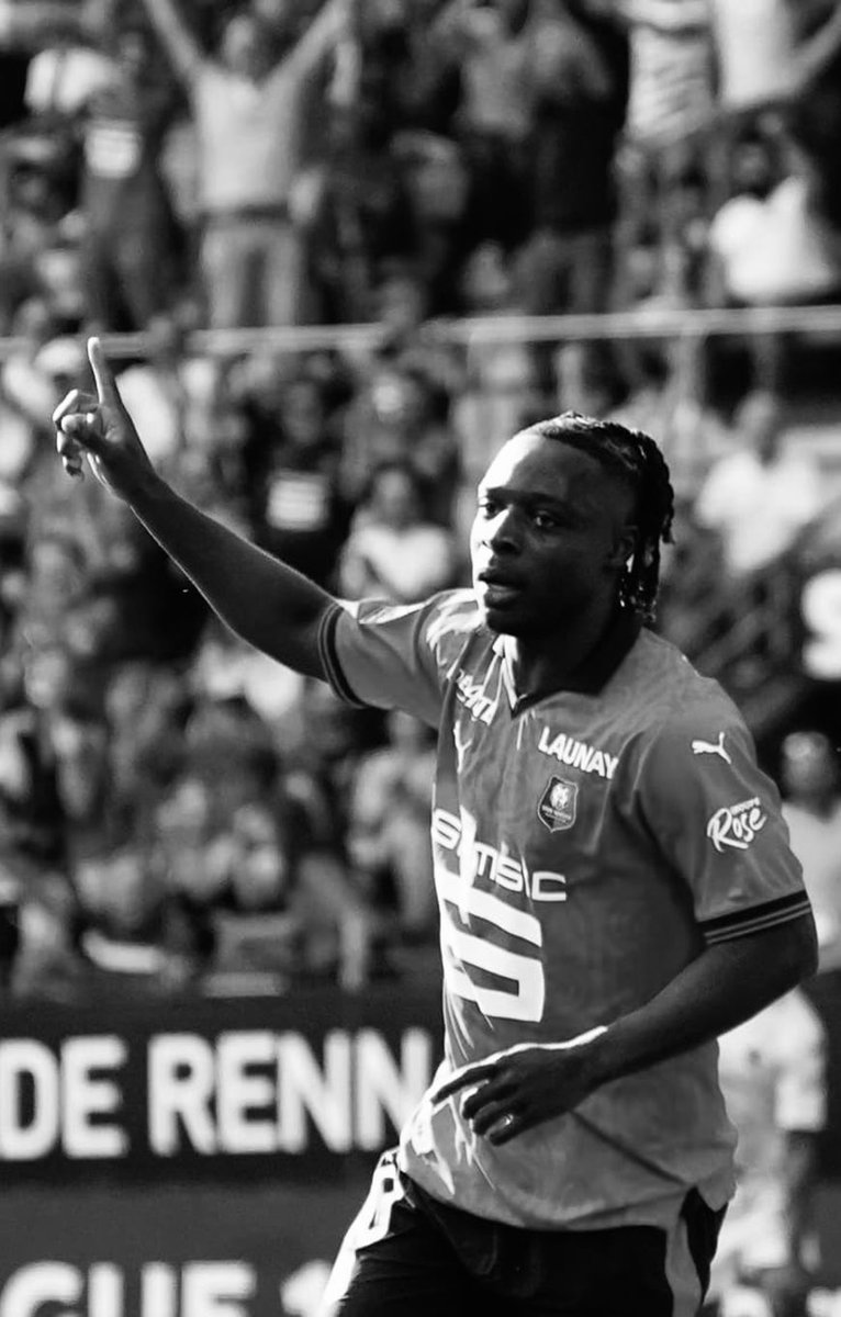 Salut l’artiste ❤️💪🏾🖤

Merci @JeremyDoku 

#SRFCFCM #StadeRennais #ToutDonner #Footbal #Soccer @Ligue1UberEats #MercatoSRFC #Footballphotography